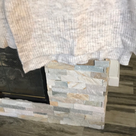 H&M DIVIDED LINE SOFT AND WARM CREAM COLOR SWEATER SIZE XS EXCELLENT CONDITION - Picture 6 of 6